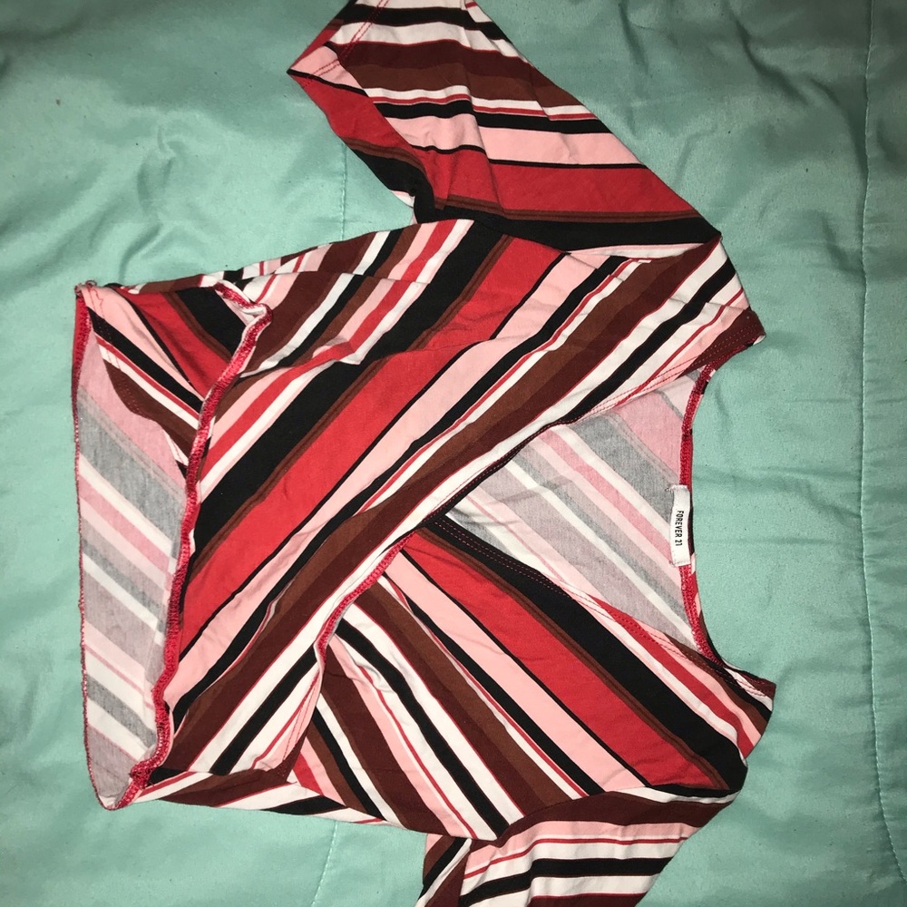 Red and black crop top vneck